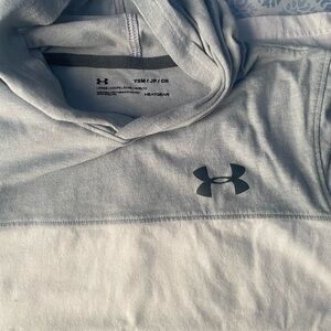 Kids Under Armour YSM Grey/White Loose Heatgear Hooded Short Sleeve Shirt!